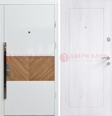 Белая железная дверь МДФ горизонтальной вставкой ДМ-265 в Щербинке