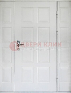 Белая входная дверь для коттеджа с МДФ ДМ-536 в Щербинке