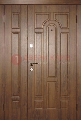 Двухстворчатая коричневая парадная дверь ДПР-48 в Щербинке