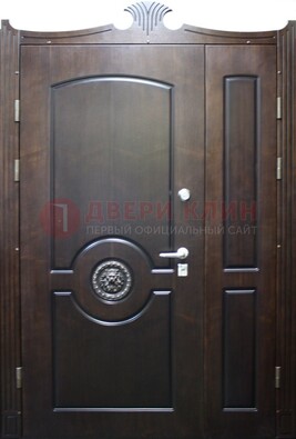 Коричневая парадная дверь с украшением ДПР-52 с утеплением в Щербинке