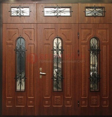 Парадная дверь с металлическими вставками и ковкой ДПР-72 в дом в Щербинке