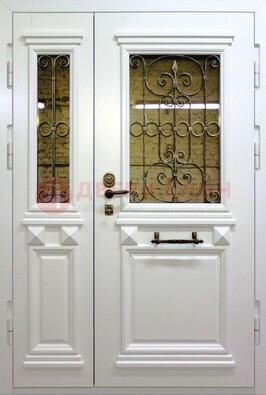 Белая парадная металлическая дверь со стеклом и ковкой ДПР-83 в Щербинке