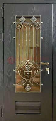 Одностворчатая железная дверь со стеклом и ковкой для дома ДСК-101 в Щербинке
