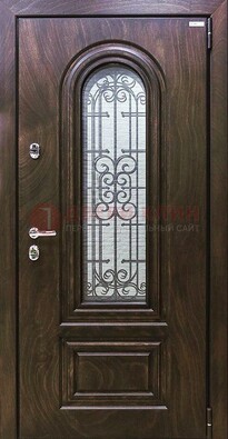 Темная филенчатая железная дверь со стеклом и ковкой ДСК-102 в Щербинке