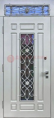 Белая железная дверь со стеклом и ковкой с верхней фрамугой ДСК-112 в Щербинке