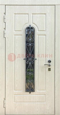 Светлая стальная дверь со стеклом и ковкой ДСК-118 в Щербинке