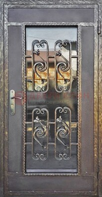 Коричневая наружная дверь порошок со стеклом и ковкой ДСК-160 в Щербинке