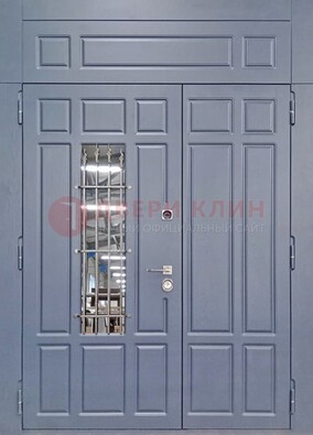 Серая двухстворчатая дверь Винорит со стеклом и ковкой ДСК-234 RAL 7024 в Щербинке