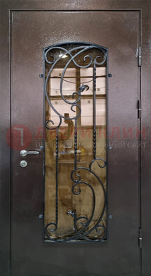 Металлическая дверь со стеклом и ковкой ДСК-95 для магазина в Щербинке