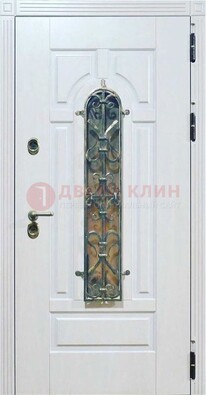 Белая остекленная металлическая дверь с ковкой ДСК-98 в Щербинке