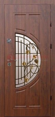 Стальная коричневая дверь с виноритом и ковкой ДВТ-82 в Щербинке
