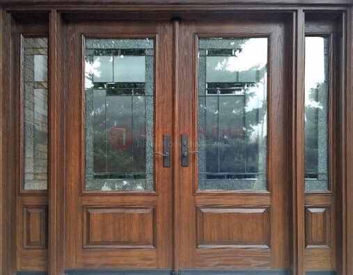 Распашная стальная дверь с массивом с витражом и фрамугами ВЖ-21 в Щербинке