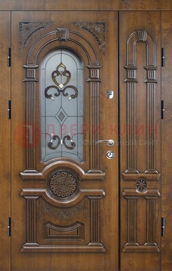 Коричневая двухстворчатая железная дверь с МДФ и витражом ВЖ-32 в Щербинке